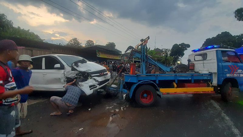 Kecelakaan Beruntun di Boyolali, Truk Kontainer Tabrak Dua Mobil dan Dua Motor, Begini Kondisi Korbannya