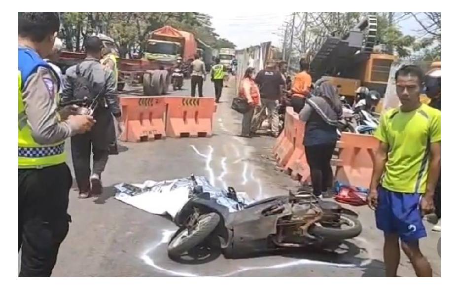 Kecelakaan di Arteri Yos Sudarso Semarang, Yamaha Mio Tabrak Truk Hino, Pemotor Tewas di Lokasi