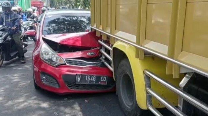 Tabrakan Beruntun di Lamongan, Berhenti Mendadak Akibat Rem Truk Trailer Bermasalah Lalu Ditabrak 5 Kendaraan Lain