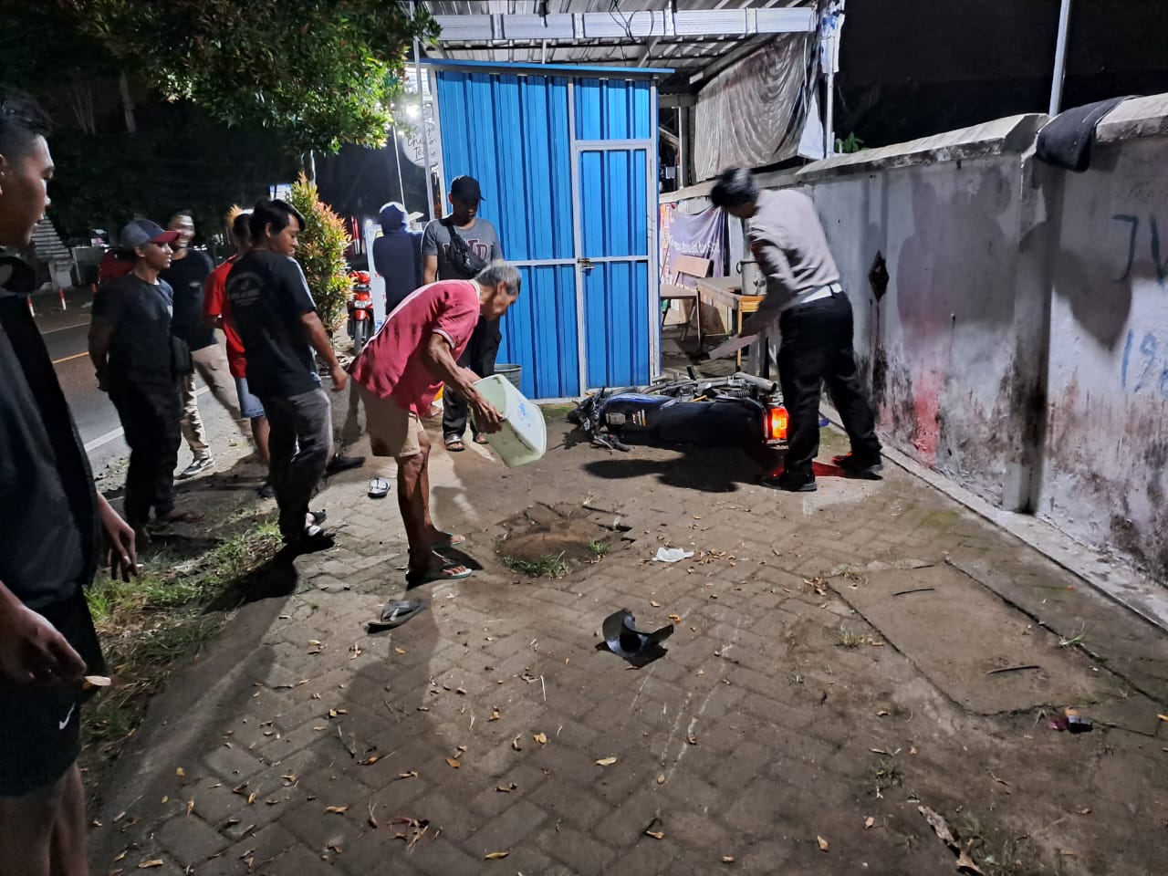 Kecelakaan Tunggal di Banyuwangi, Pemotor GL Max Tewas Seketika Setelah Tabrak Pagar Makam